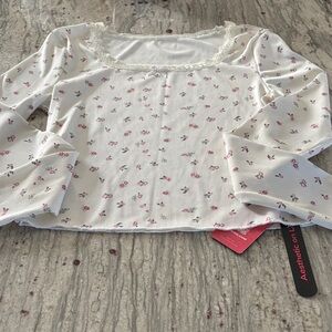 NWT ROMWE Juniors White Floral Blouse